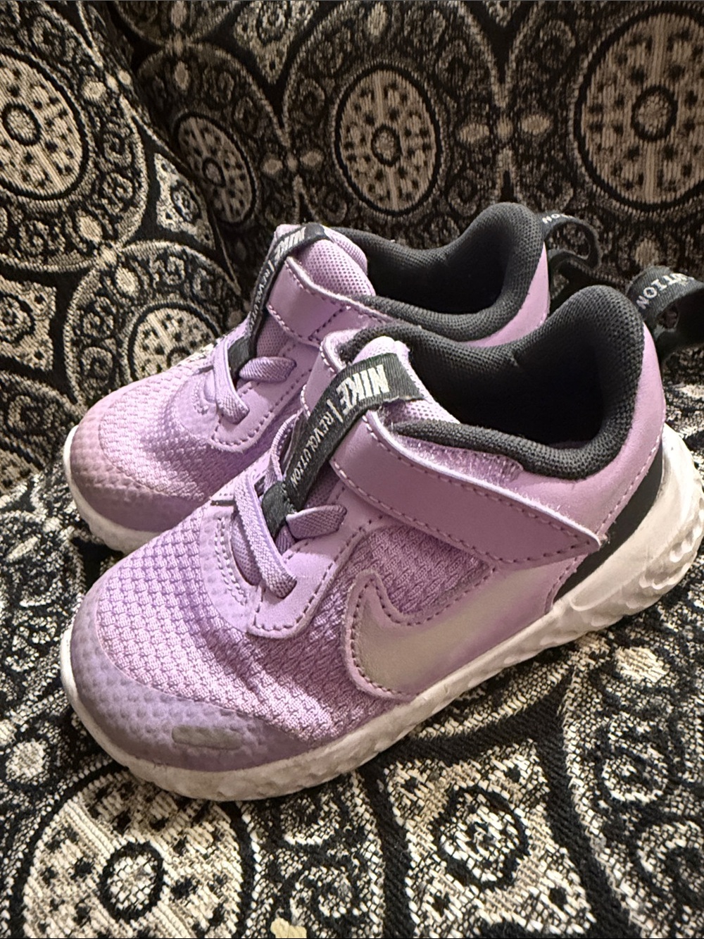 Nike Kids Lavender Hook-and-Loop Sneakers
